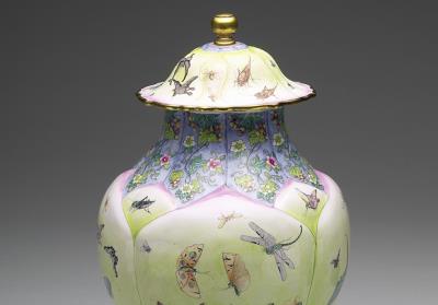 图片[3]-Painted enamel lidded jar in the form of a lotus blossom with butterfly-and-insect decoration, Qianlong reign (1736-1795), Qing dynasty-China Archive